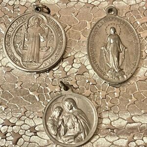 VTG Lot Of 3 Religious Christian’s Medals Pendant Catholic saints #4
